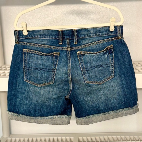 NWT Lucky Brand Women’s Laguna Denim Medium Wash Mid Rise Cotton Short Size 28/6 - Picture 2 of 14